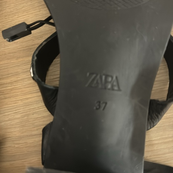 Zara EUC Block Heel Leatherwith Metal Stud Sandals - Picture 12 of 13